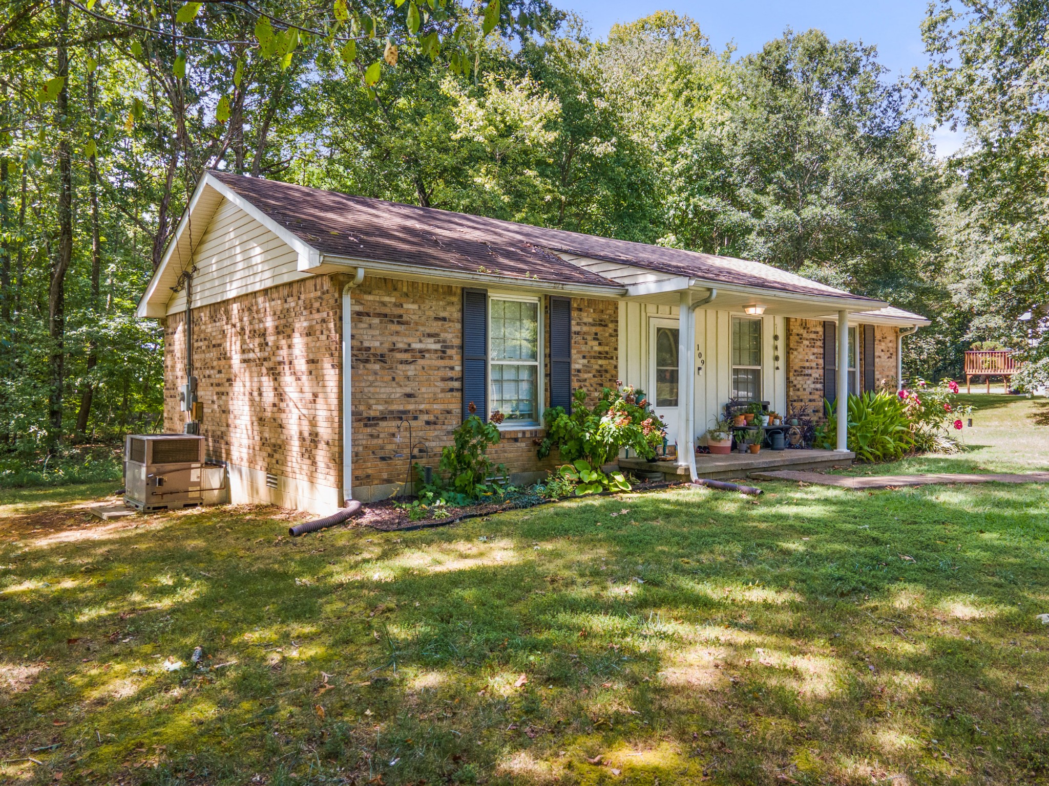 109 Robin Hood Road Dickson, TN 37055 - Photo 3 of 38 Gallery Image 3