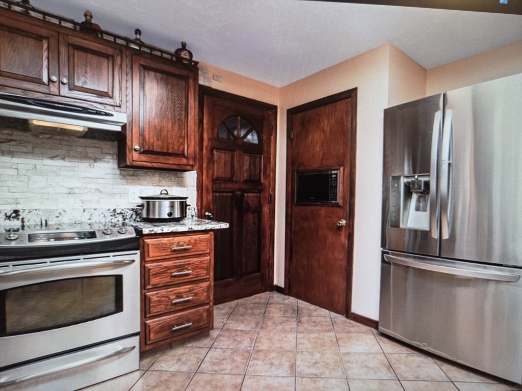 54 Lancaster Road Clinton, MA 01510 - Photo 9 of 38 Gallery Image 9