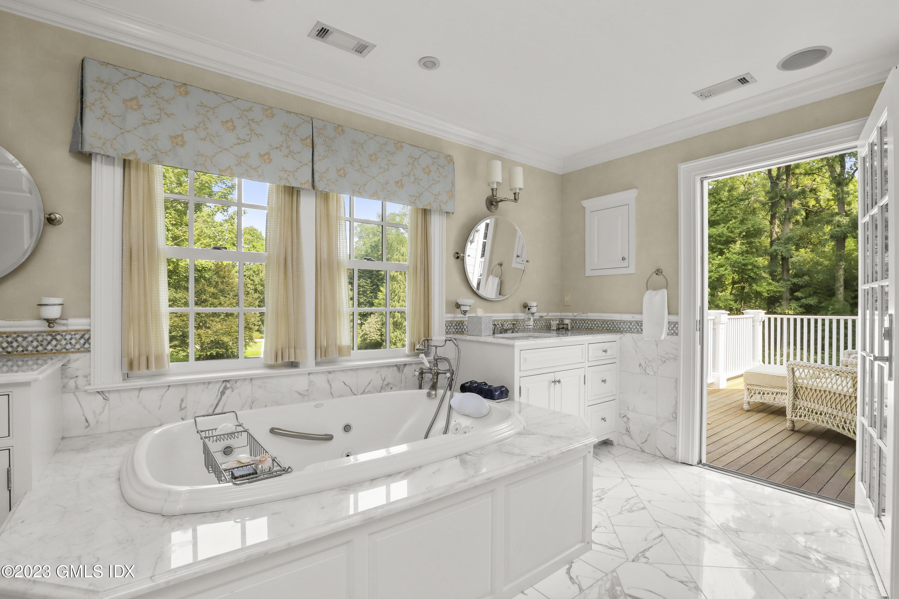 27 Locust Road Greenwich, CT 06831 - Photo 16 of 39 27 Locust Rd Greenwich CT-print-040-035-