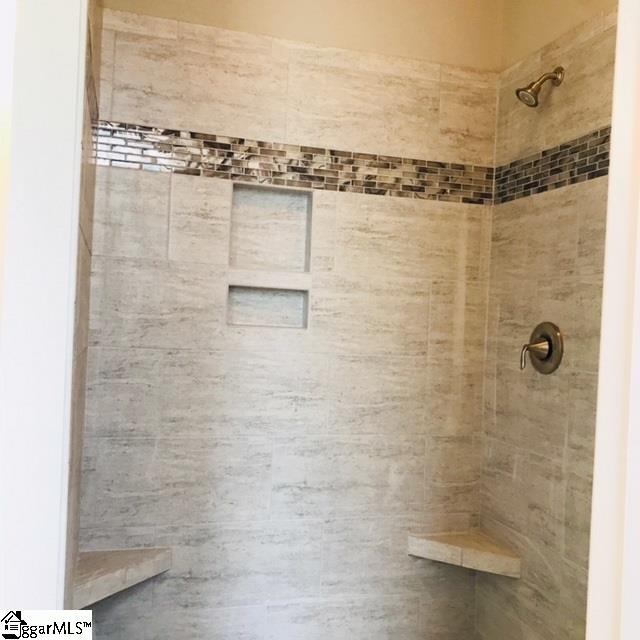 216 Round Stone Way Greenville, SC 29607 - Photo 5 of 9 Gallery Image 5