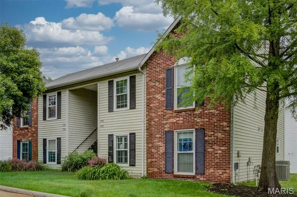 $144,500 | 1504 Surrey Lane, Unit C, St. Charles, MO 63304