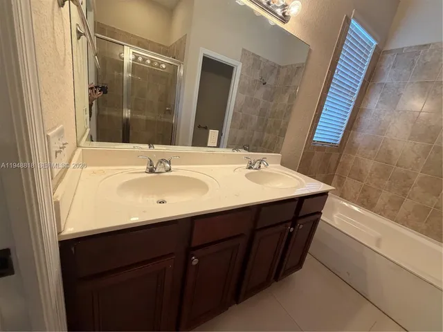 $3,200 | 20715 Northeast 10th Court, Unit 20715, Miami, FL 33179