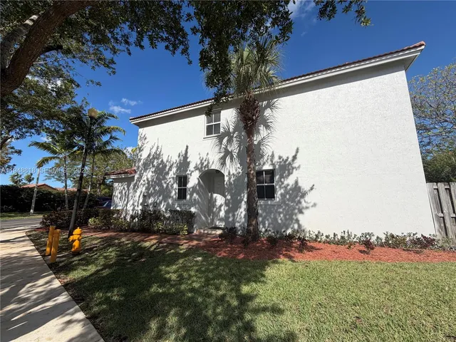 $3,200 | 20715 Northeast 10th Court, Unit 20715, Miami, FL 33179