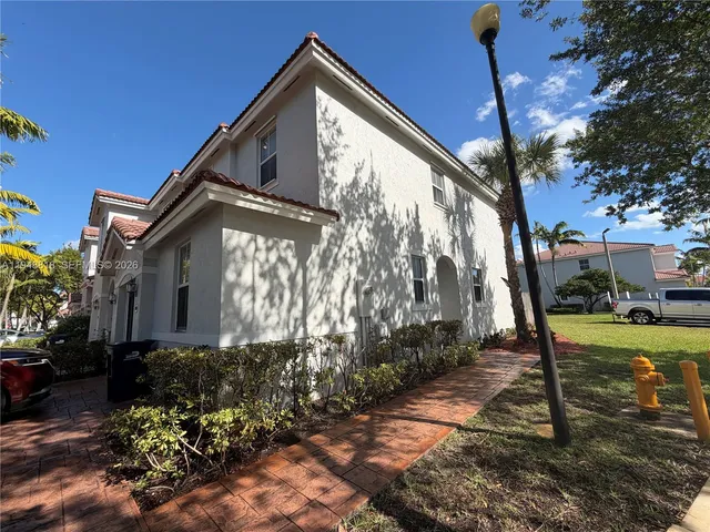 $3,200 | 20715 Northeast 10th Court, Unit 20715, Miami, FL 33179