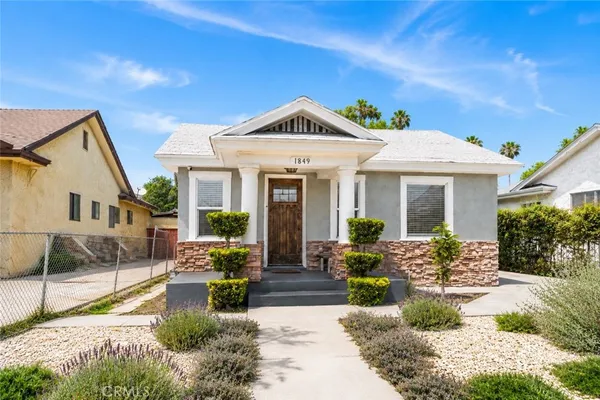 $799,999 | 1849 West 38th Street, Los Angeles, CA 90062