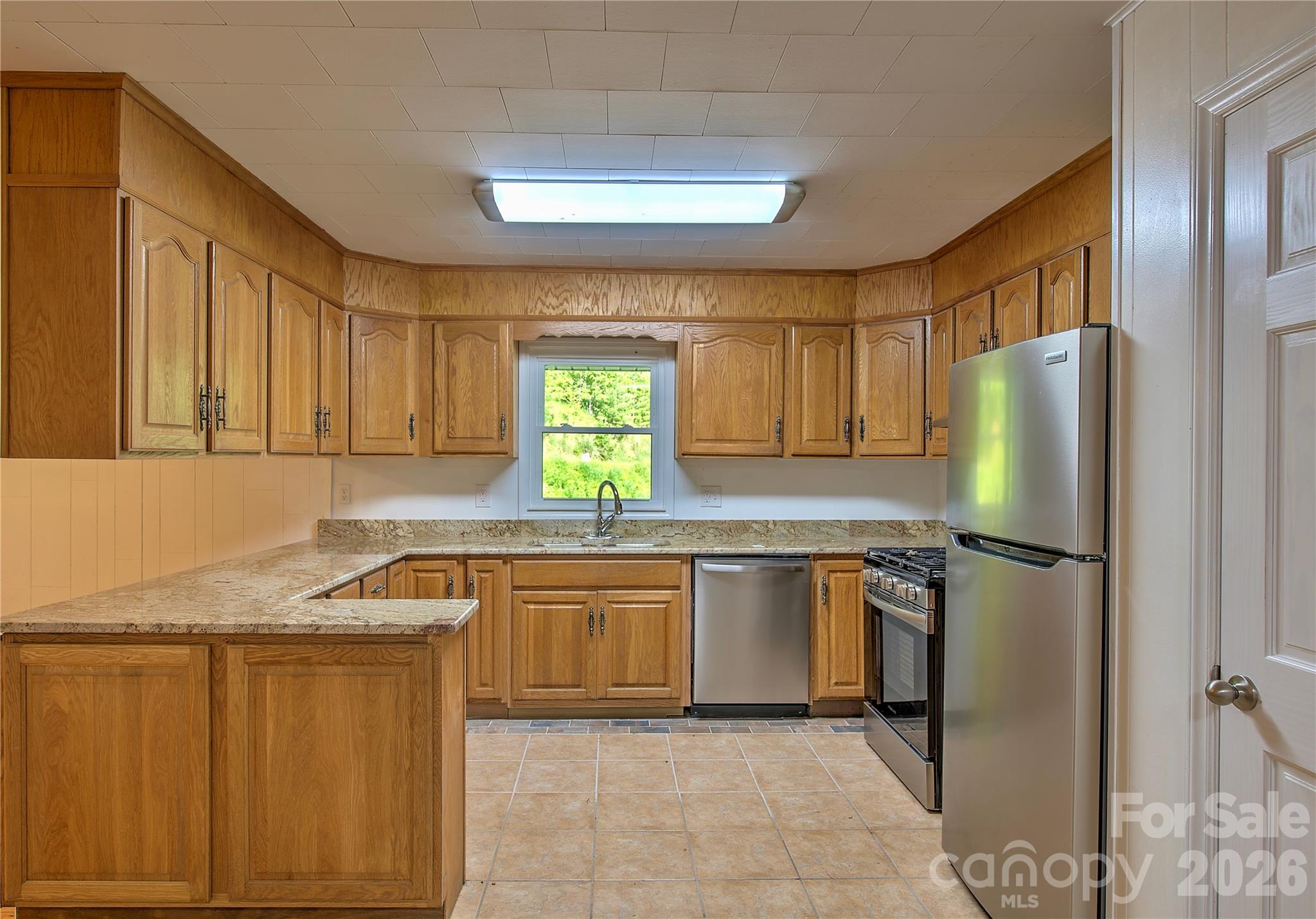 208 Murdock Road Bakersville, NC 28705 - Photo 6 of 46