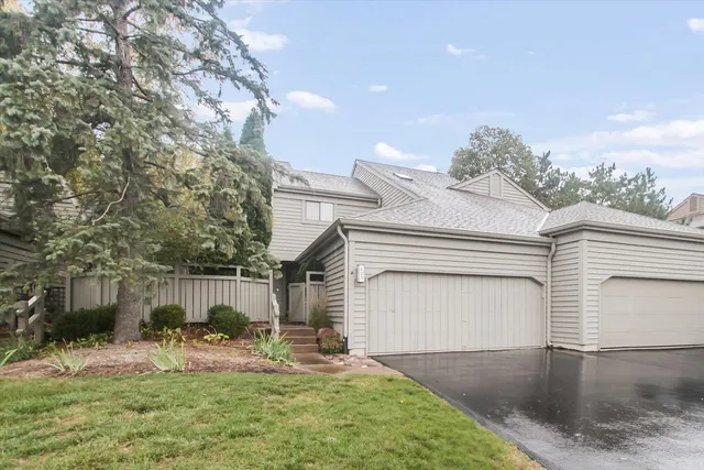 $360,000 | 928 Longmeadow Court, Unit 1016, Barrington, IL 60010