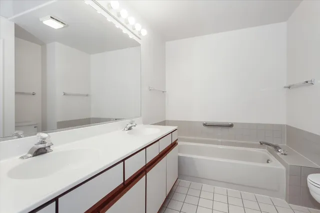 $360,000 | 928 Longmeadow Court, Unit 1016, Barrington, IL 60010