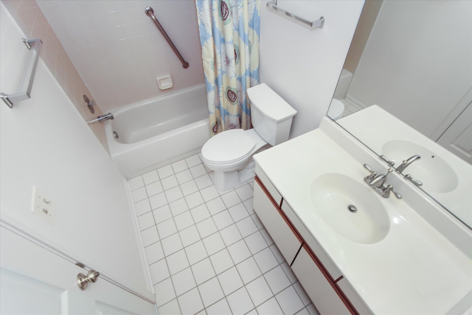 928 Longmeadow Court, Unit 1016 Barrington, IL 60010 - Photo 18 of 32 a bathroom with a sink a toilet and shower