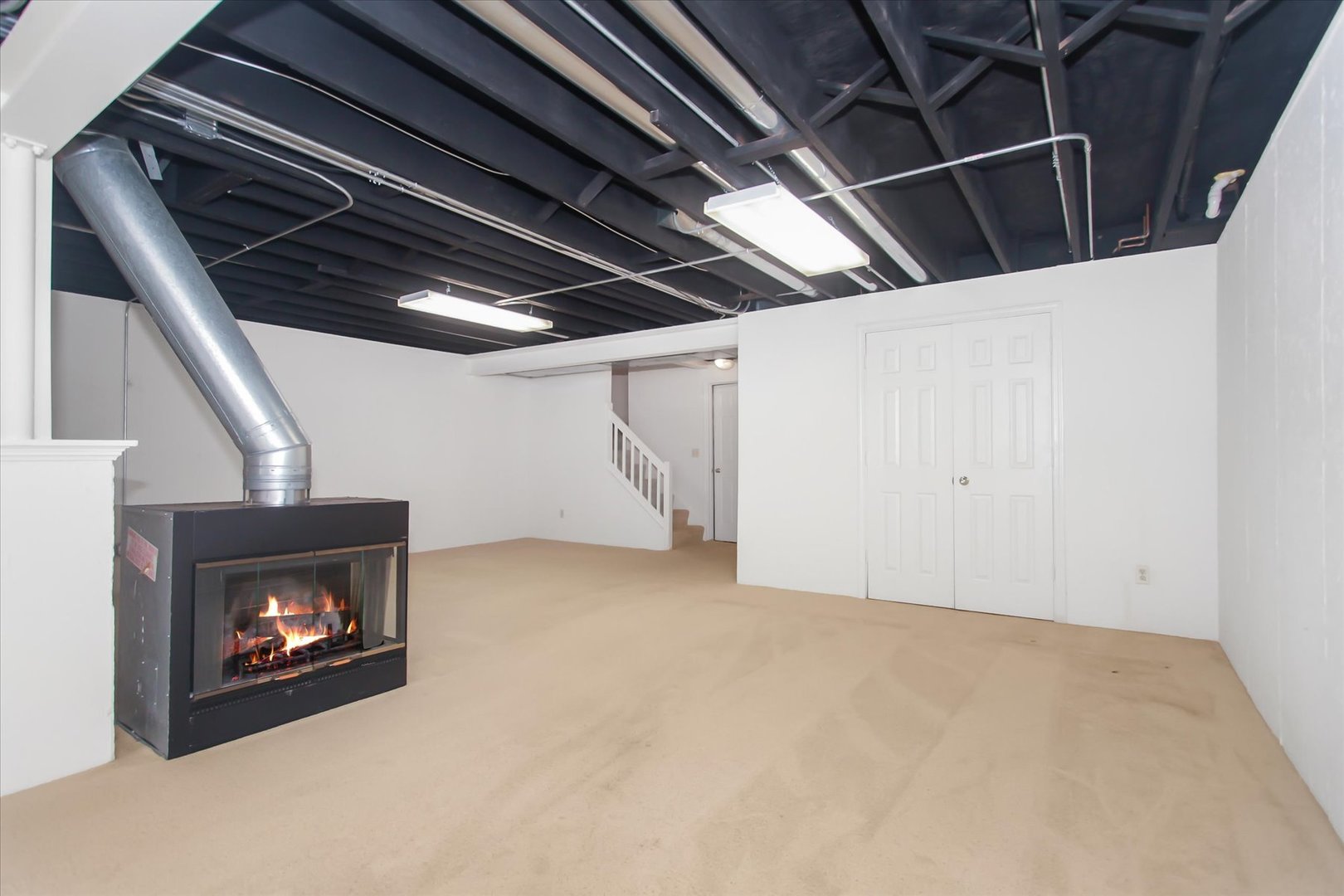 928 Longmeadow Court, Unit 1016 Barrington, IL 60010 - Photo 21 of 32 a view of an empty room