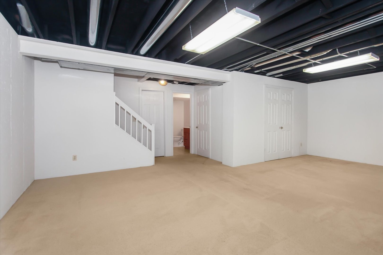 928 Longmeadow Court, Unit 1016 Barrington, IL 60010 - Photo 22 of 32 a view of an empty room