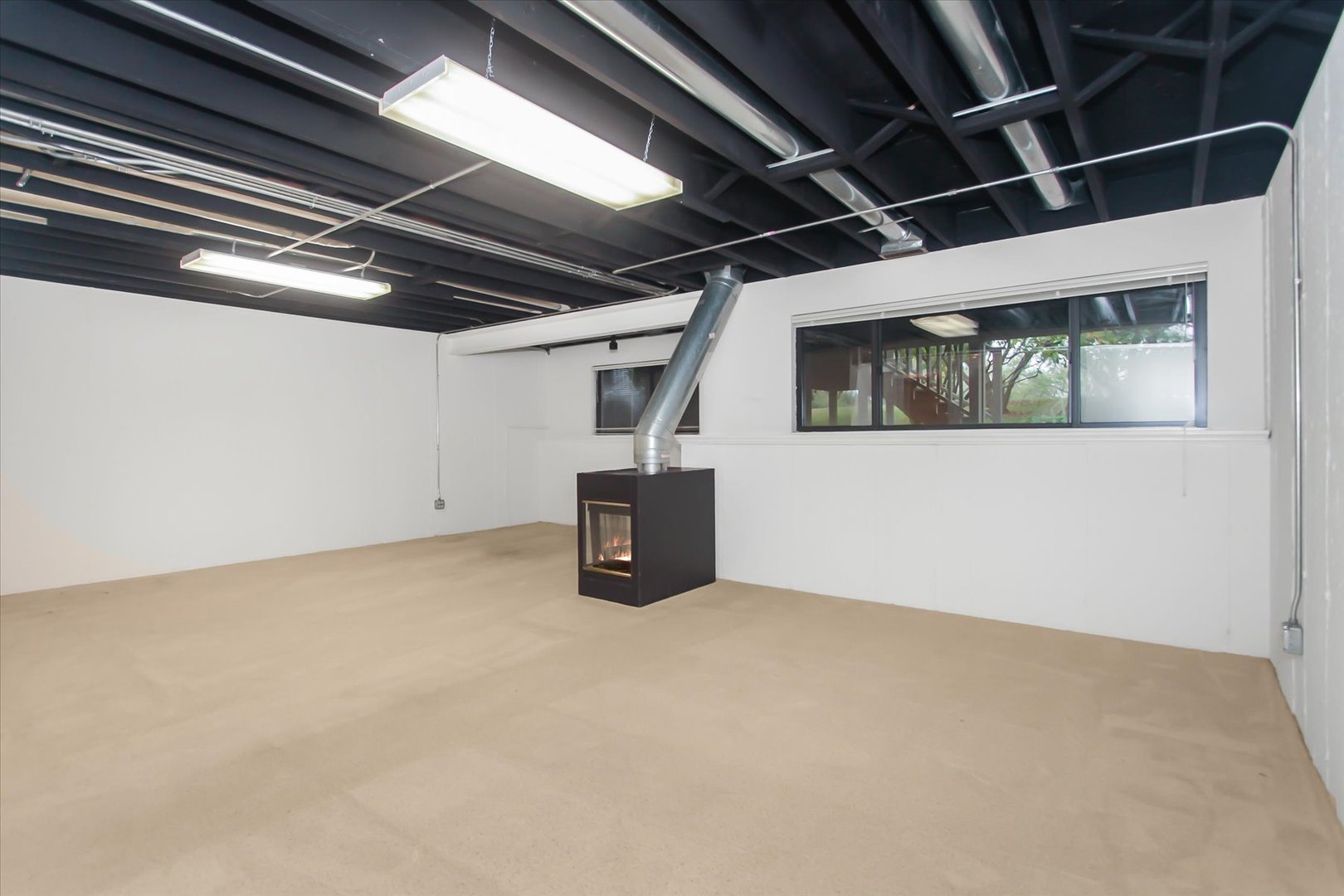 928 Longmeadow Court, Unit 1016 Barrington, IL 60010 - Photo 23 of 32 a view of an empty room with windows
