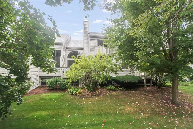 $360,000 | 928 Longmeadow Court, Unit 1016, Barrington, IL 60010