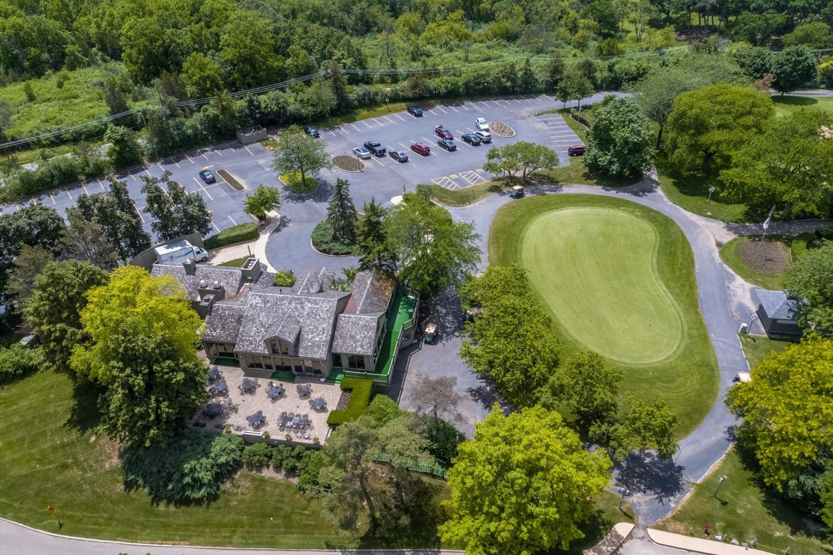 928 Longmeadow Court, Unit 1016 Barrington, IL 60010 - Photo 27 of 32 an aerial view of a house with a garden