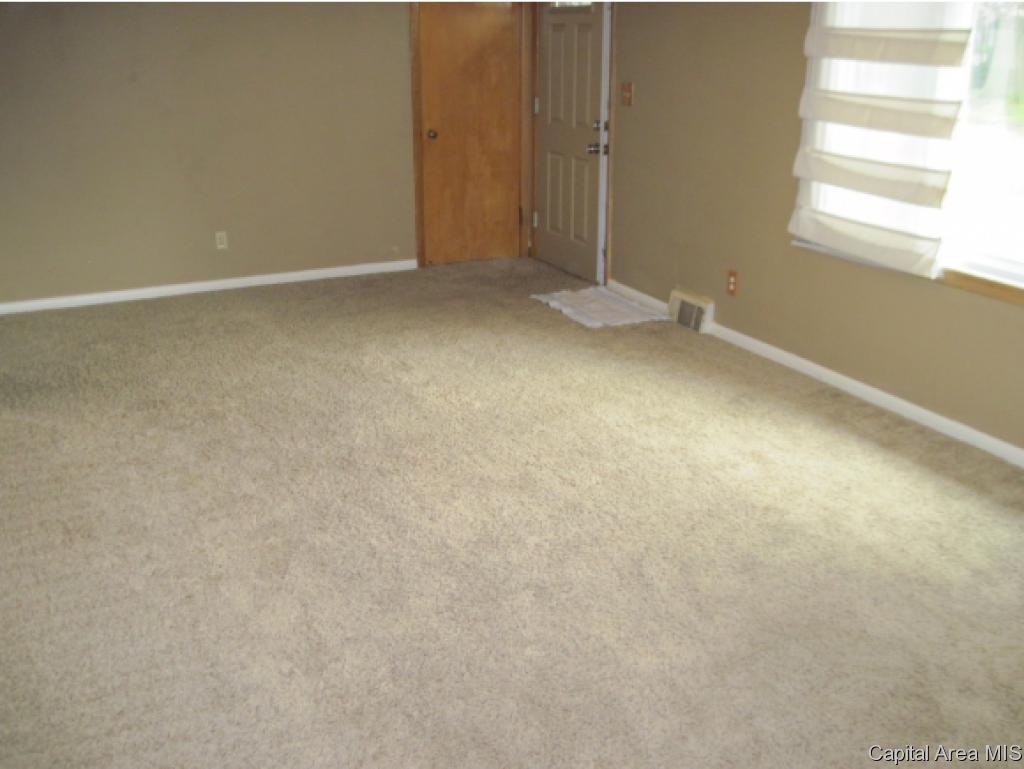 1319 Lincoln Road Monmouth, IL 61462 - Photo 4 of 27 Gallery Image 4