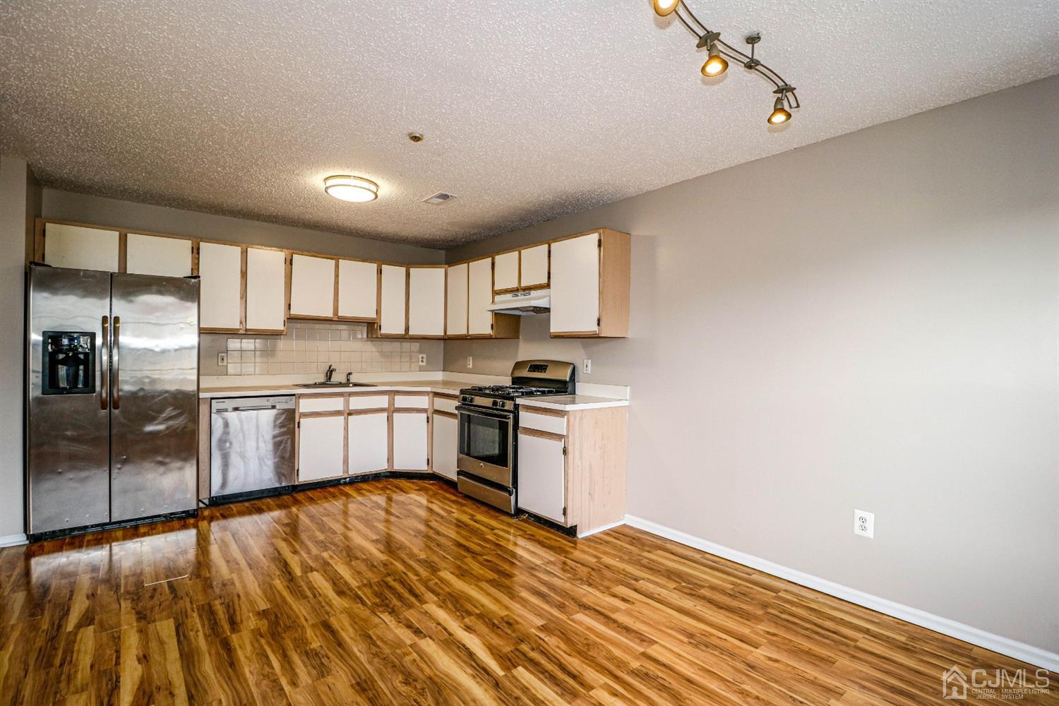 235 Prestwick Way Edison, NJ 08820 - Photo 12 of 32 Gallery Image 12