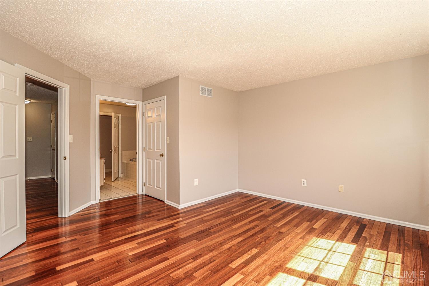 235 Prestwick Way Edison, NJ 08820 - Photo 19 of 32 Gallery Image 19