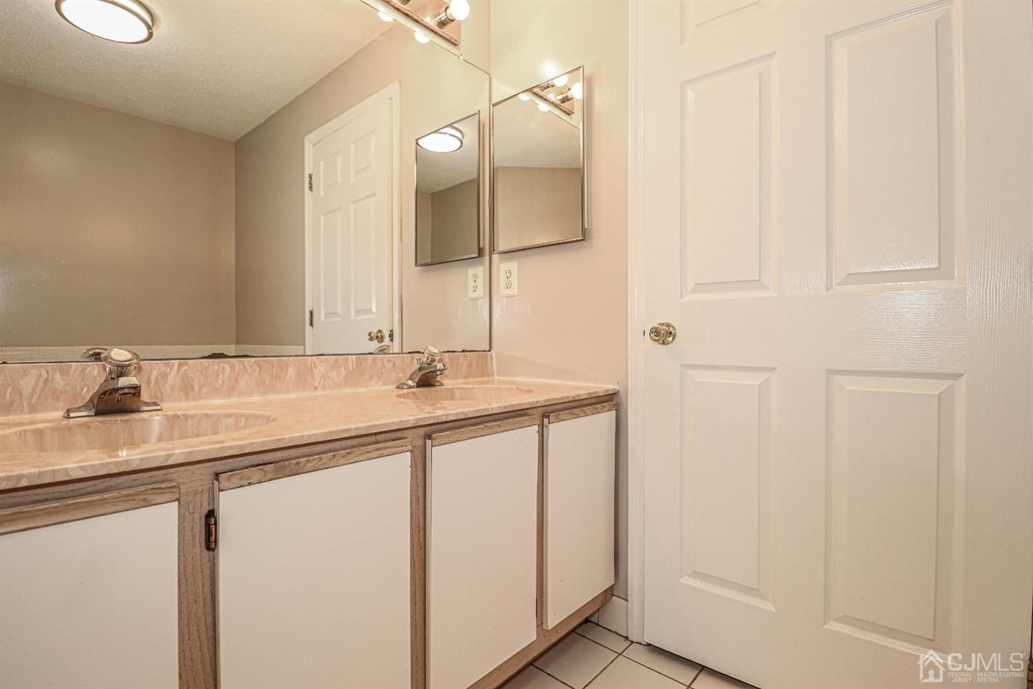 235 Prestwick Way Edison, NJ 08820 - Photo 21 of 32 Gallery Image 21