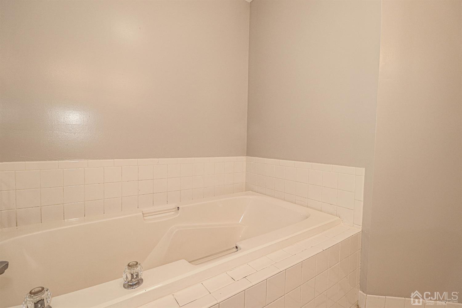 235 Prestwick Way Edison, NJ 08820 - Photo 22 of 32 Gallery Image 22