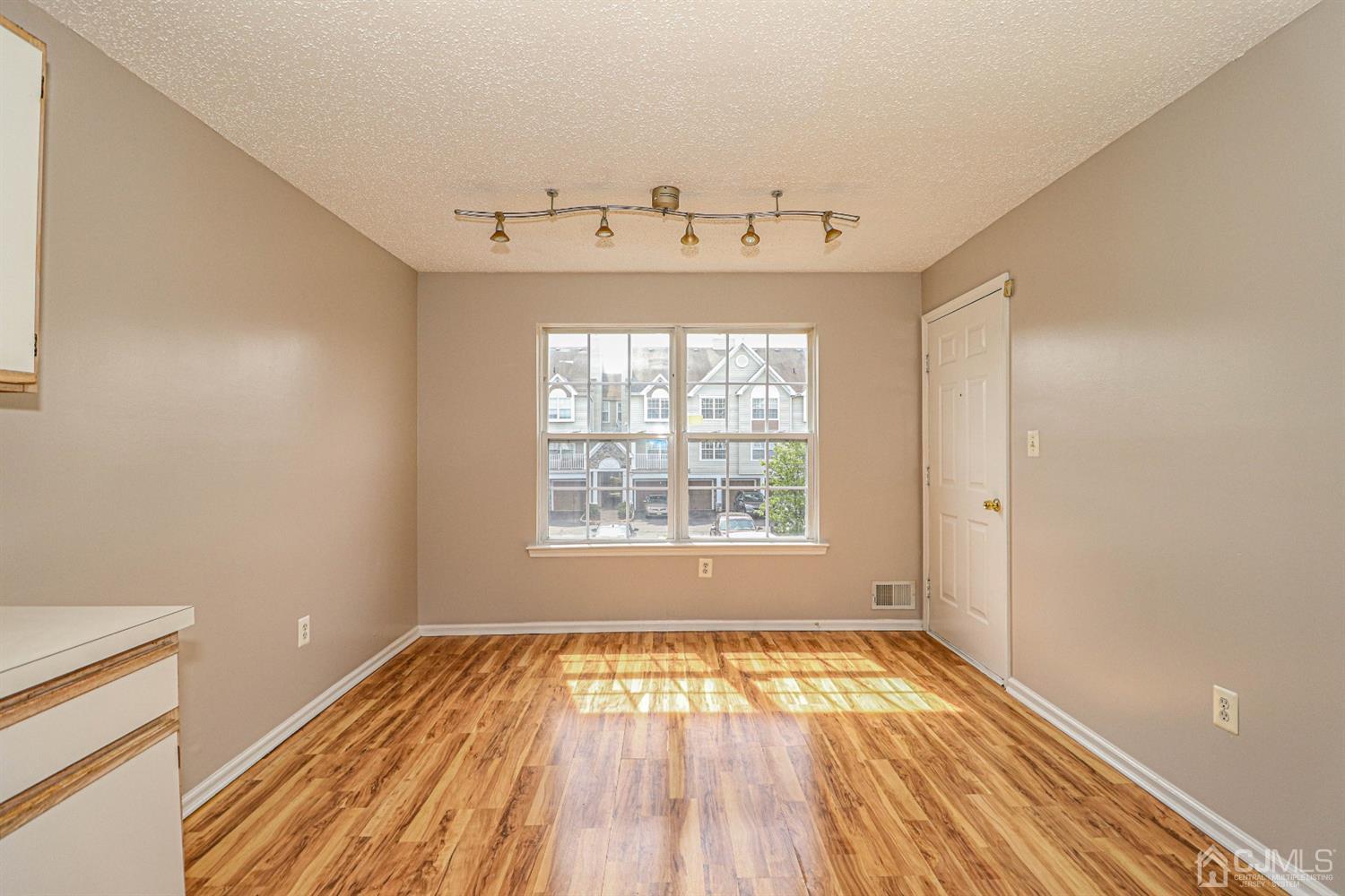 235 Prestwick Way Edison, NJ 08820 - Photo 9 of 32 Gallery Image 9