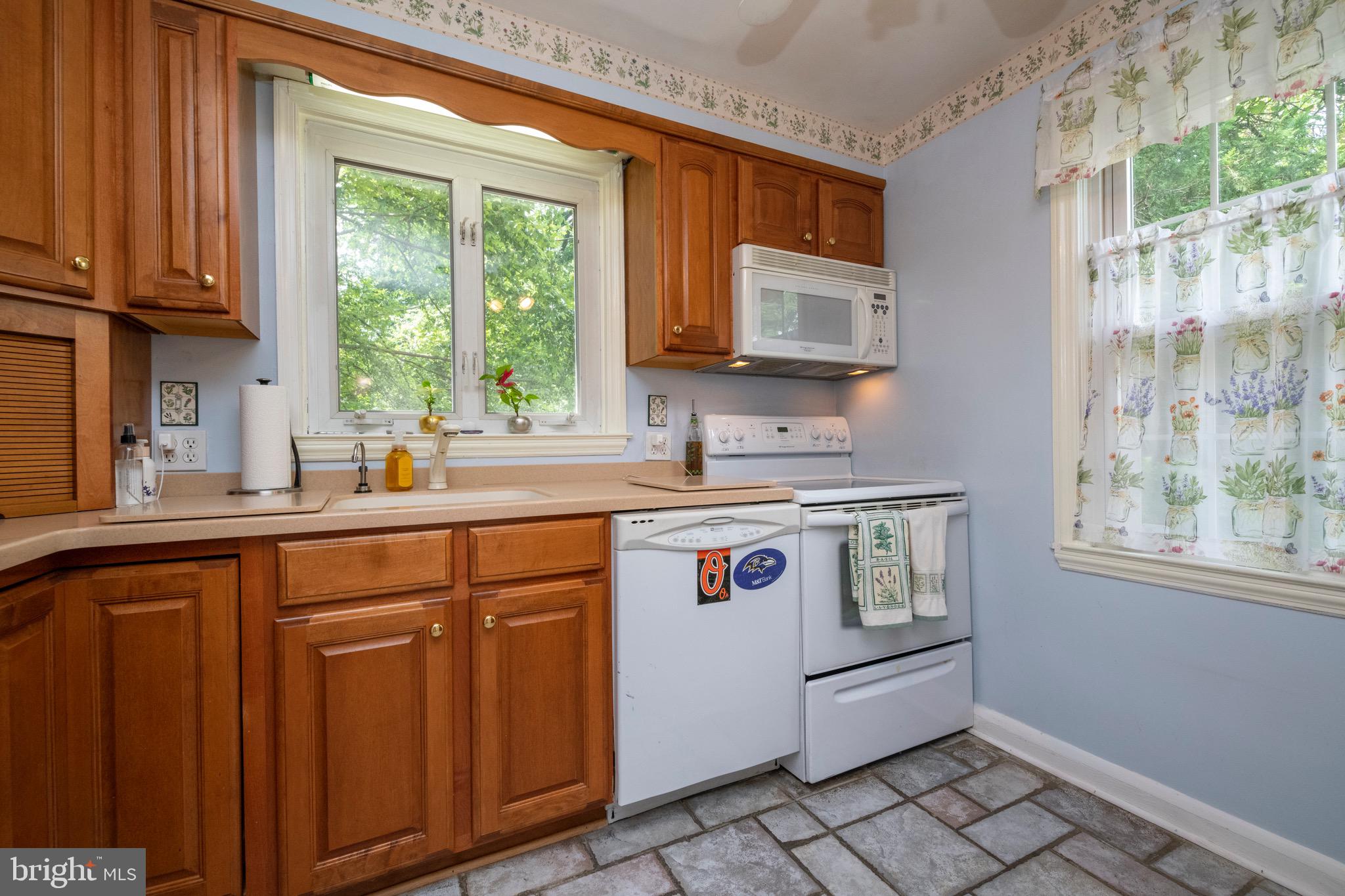 6683 Loch Hill Road Baltimore, MD 21239 - Photo 11 of 40