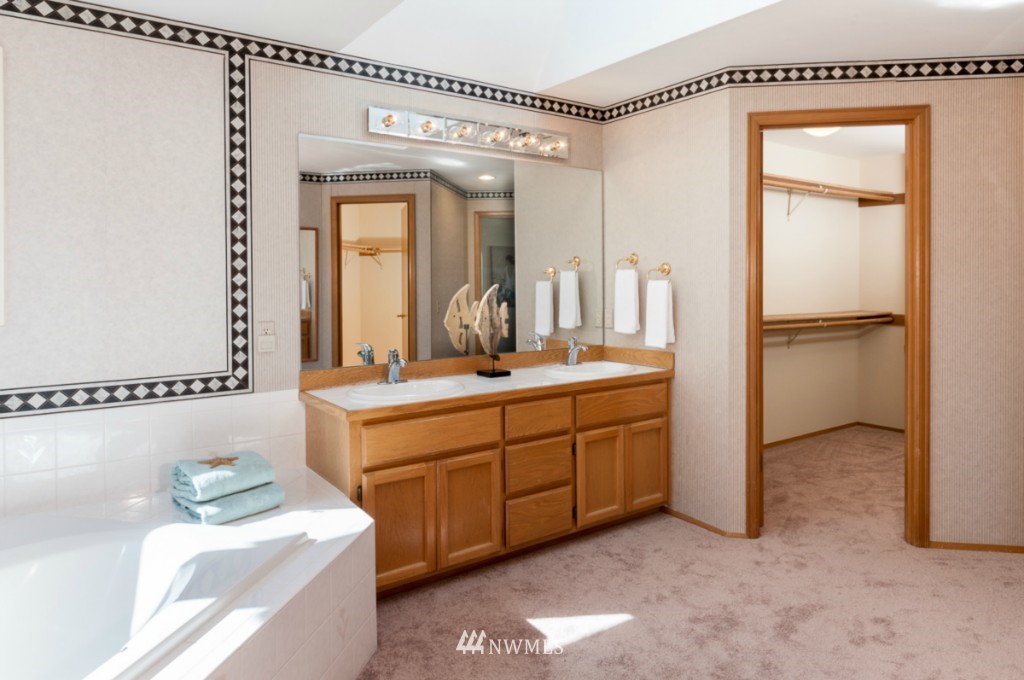 1808 Chelan Place Northeast Renton, WA 98059 - Photo 14 of 17 Gallery Image 14