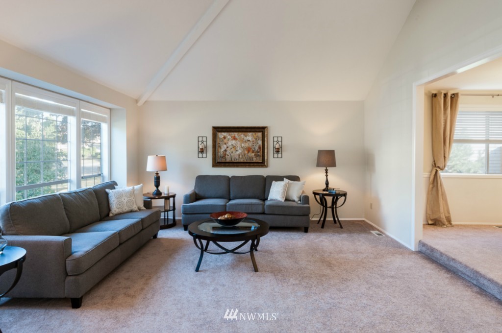 1808 Chelan Place Northeast Renton, WA 98059 - Photo 4 of 17 Gallery Image 4