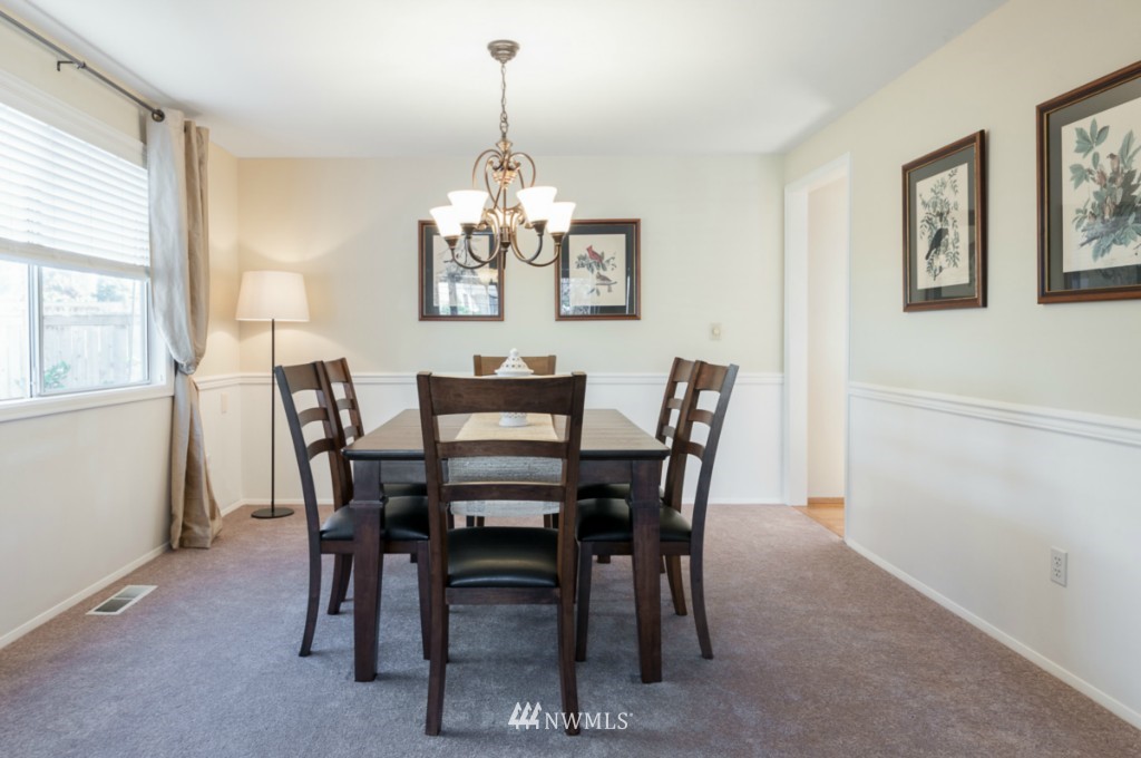 1808 Chelan Place Northeast Renton, WA 98059 - Photo 5 of 17 Gallery Image 5