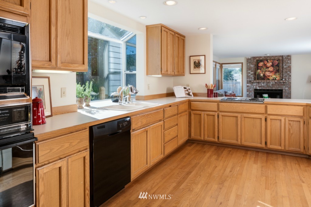 1808 Chelan Place Northeast Renton, WA 98059 - Photo 7 of 17 Gallery Image 7