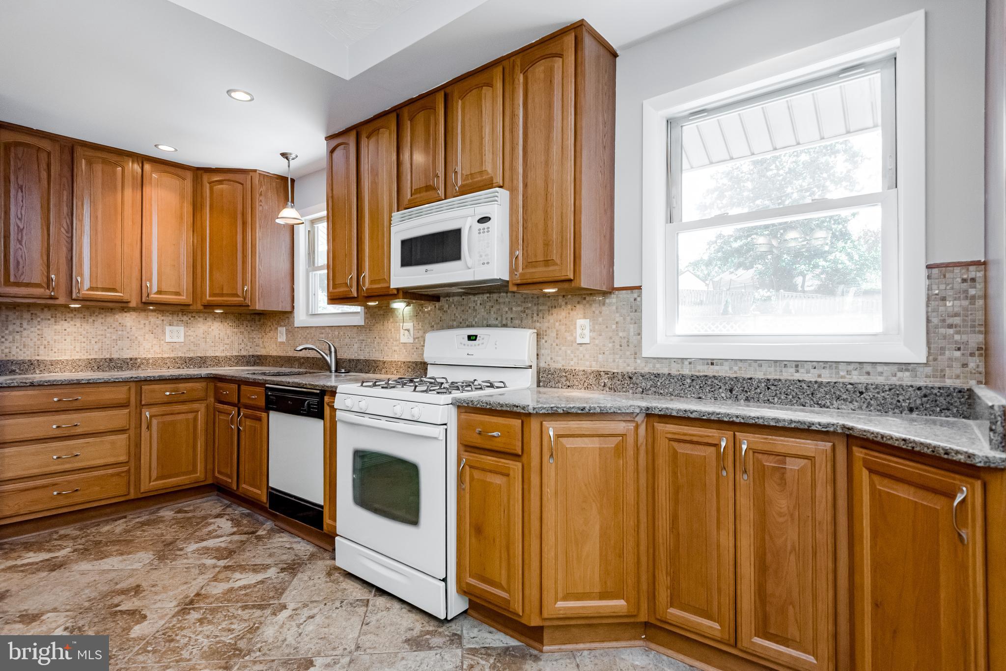 13305 Santa Anita Road Laurel, MD 20708 - Photo 9 of 42 Custom gourmet Kitchen