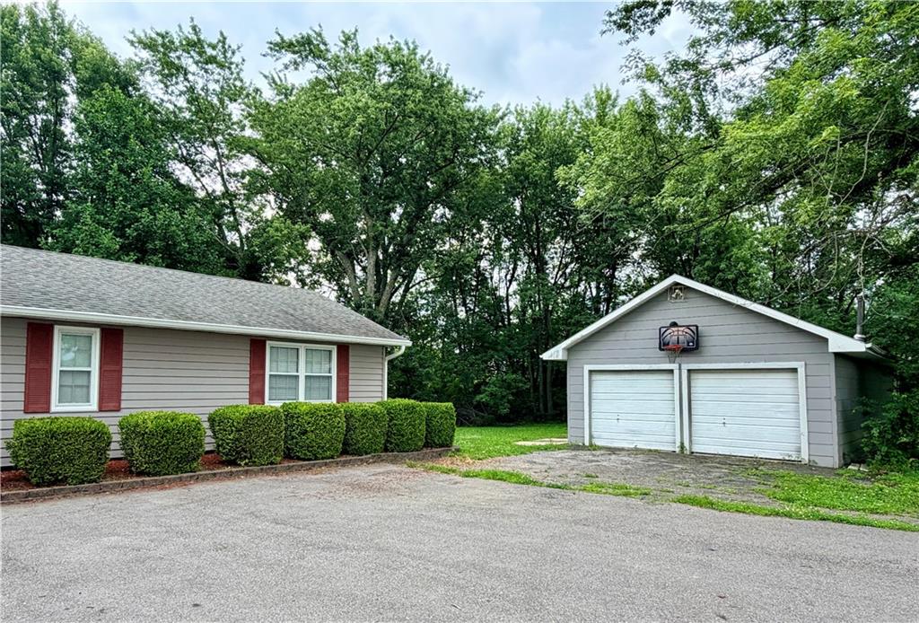 21405 South Harper Road Peculiar, MO 64078 - Photo 3 of 5