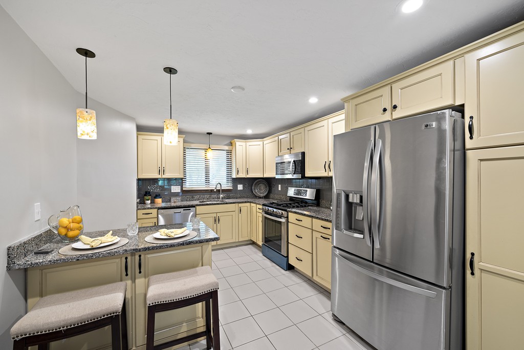 11 Larason Farm Road, Unit 11 Sharon, MA 02067 - Photo 4 of 25 Gallery Image 4