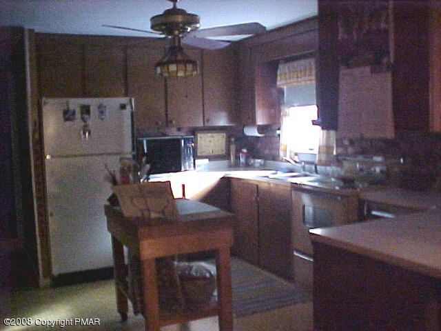7702 Wigwam Park Road Stroudsburg, PA 18360 - Photo 3 of 8 Kitchen