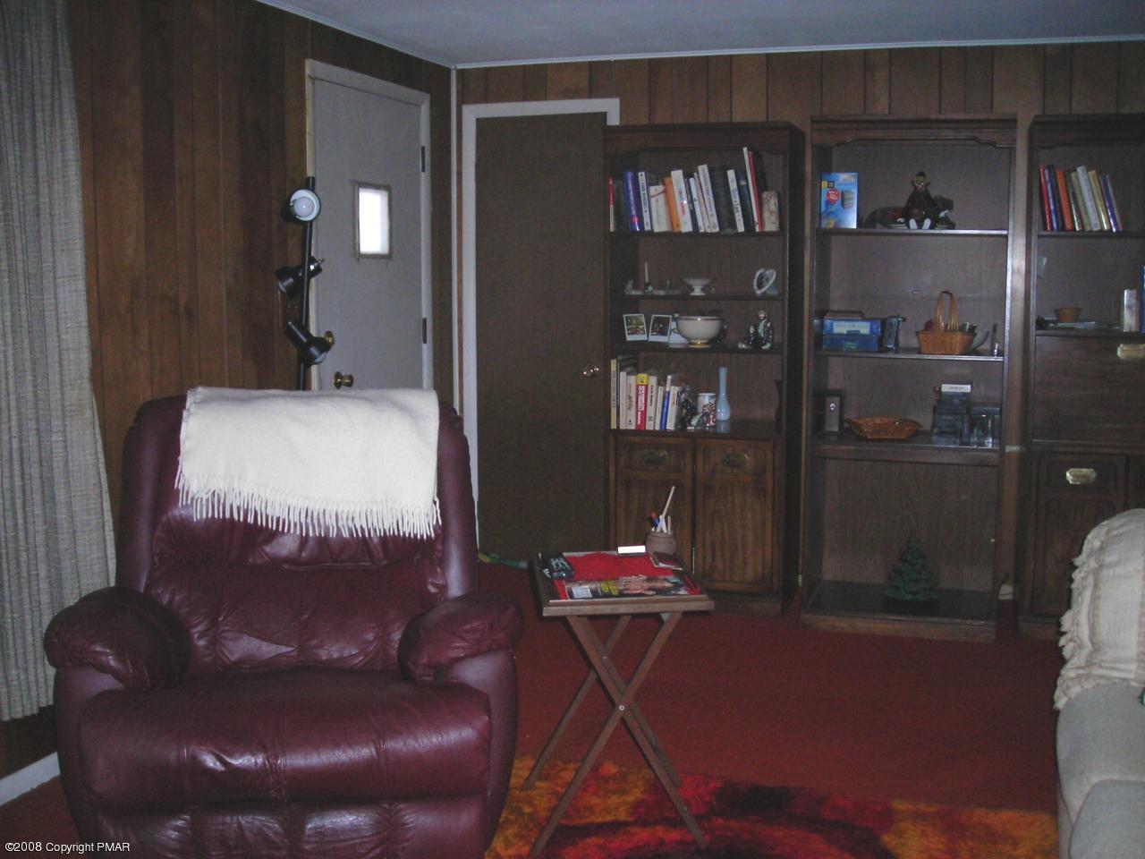7702 Wigwam Park Road Stroudsburg, PA 18360 - Photo 8 of 8 Living Room