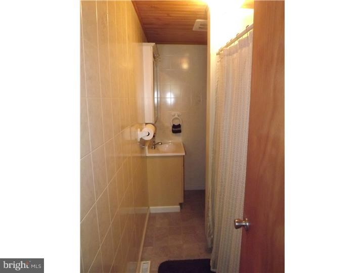 63 Golf Course Road Mohnton, PA 19540 - Photo 13 of 18 Bathroom