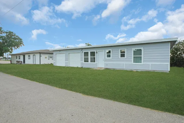 a view of a house with a backyard