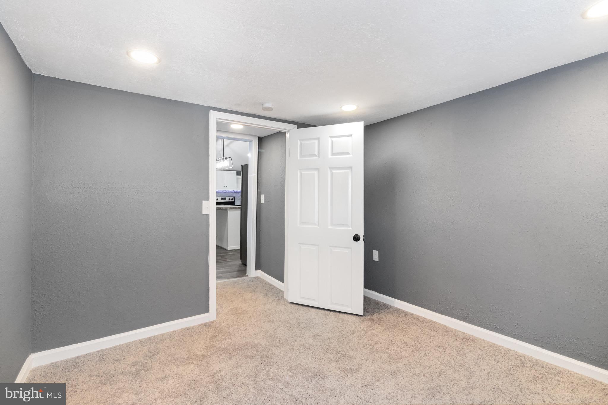 2132 Log Cabin Road York, PA 17408 - Photo 18 of 29 Gallery Image 18