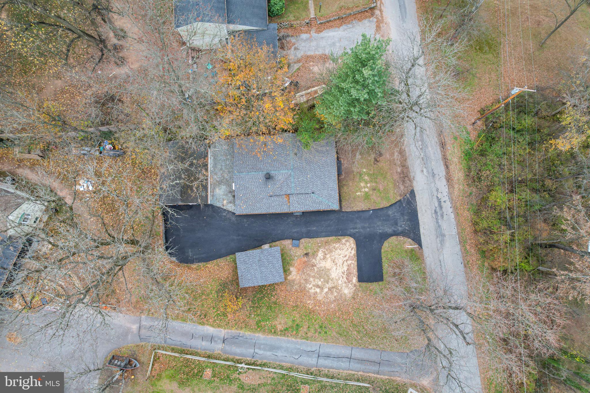 2132 Log Cabin Road York, PA 17408 - Photo 3 of 29 Gallery Image 3