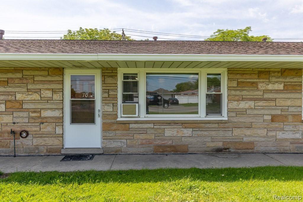 12523 Pennsylvania Road, Unit 10 Riverview, MI 48193 - Photo 2 of 9