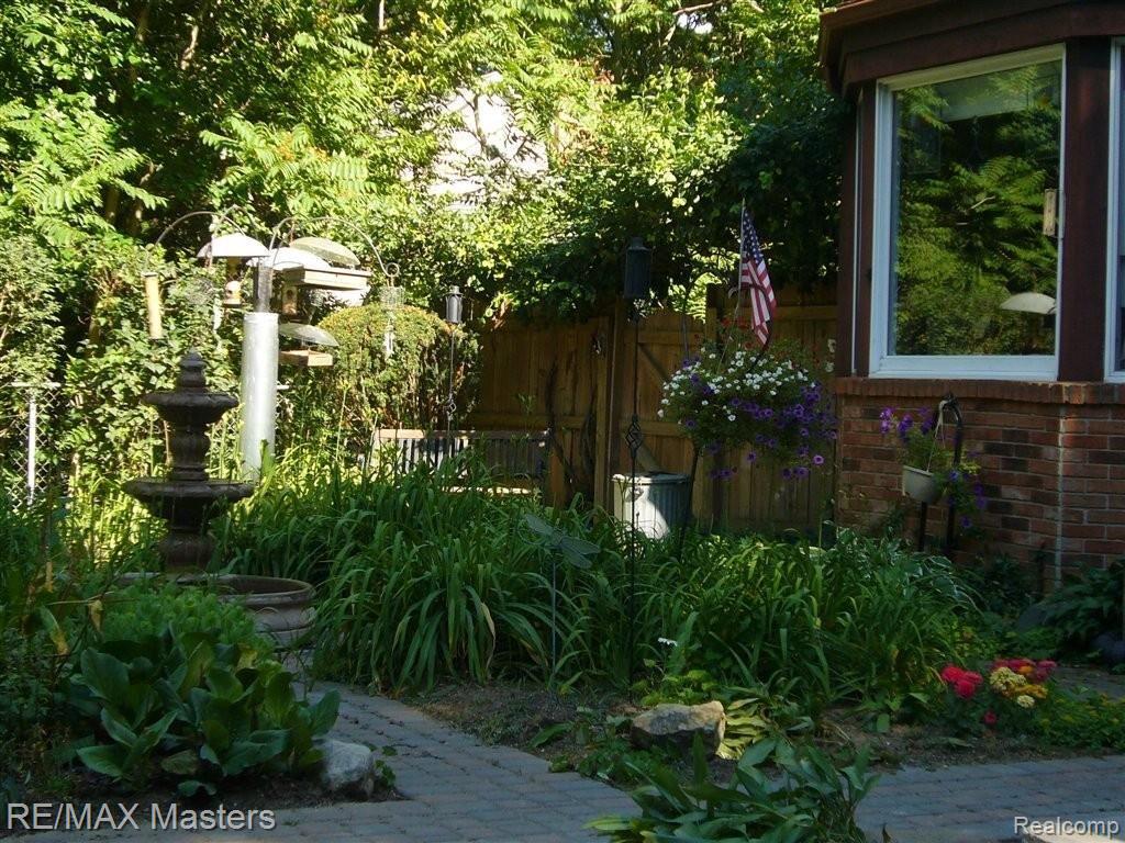 34200 Willow Road New Boston, MI 48164 - Photo 22 of 28 P1000560.JPG