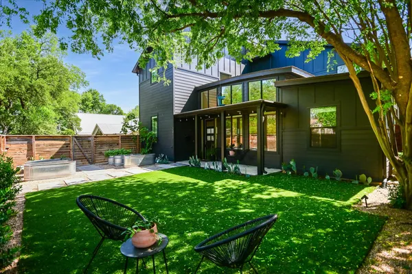 a view of an house with backyard space and garden