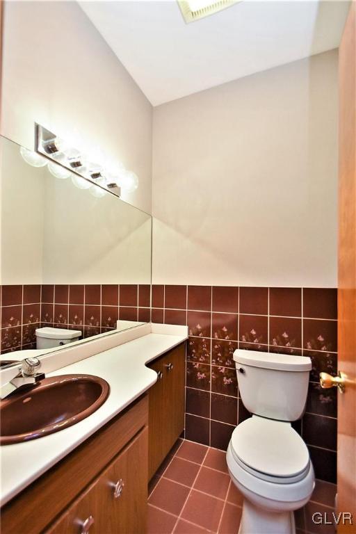 3724 Hickory Hill Road Bethlehem, PA 18015 - Photo 12 of 39 Gallery Image 12