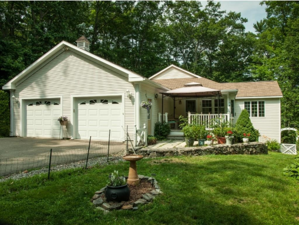 106 Cape Neddick Road York, ME 03909 - Photo 1 of 31 Gallery Image 1
