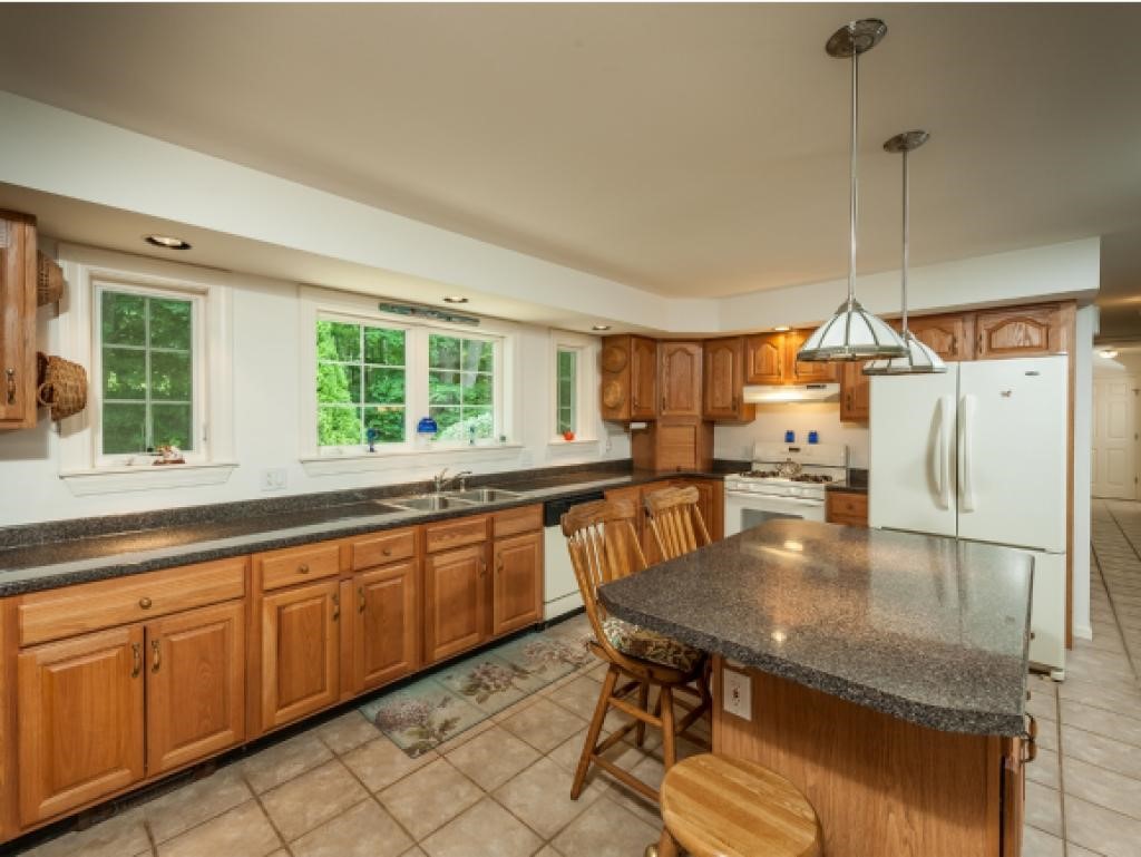 106 Cape Neddick Road York, ME 03909 - Photo 2 of 31 Gallery Image 2
