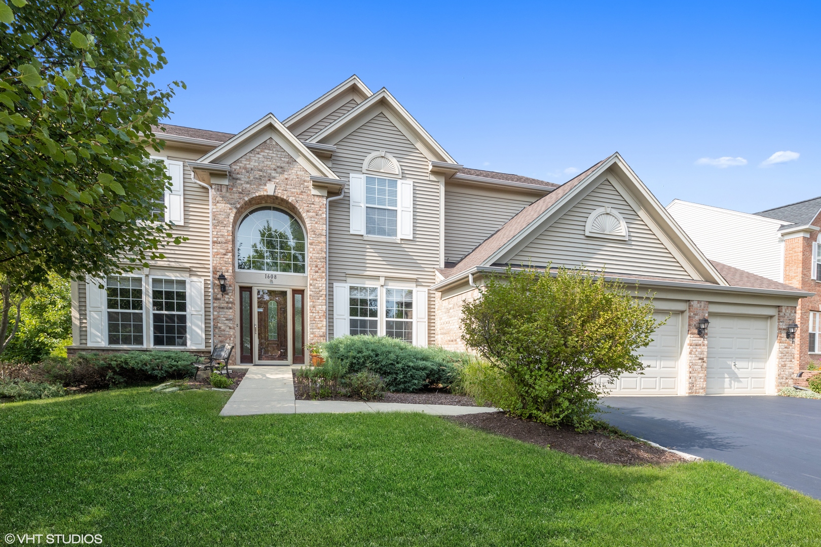 1608 Boulder Ridge Drive Bolingbrook, IL 60490 - Photo 2 of 34 Gallery Image 2