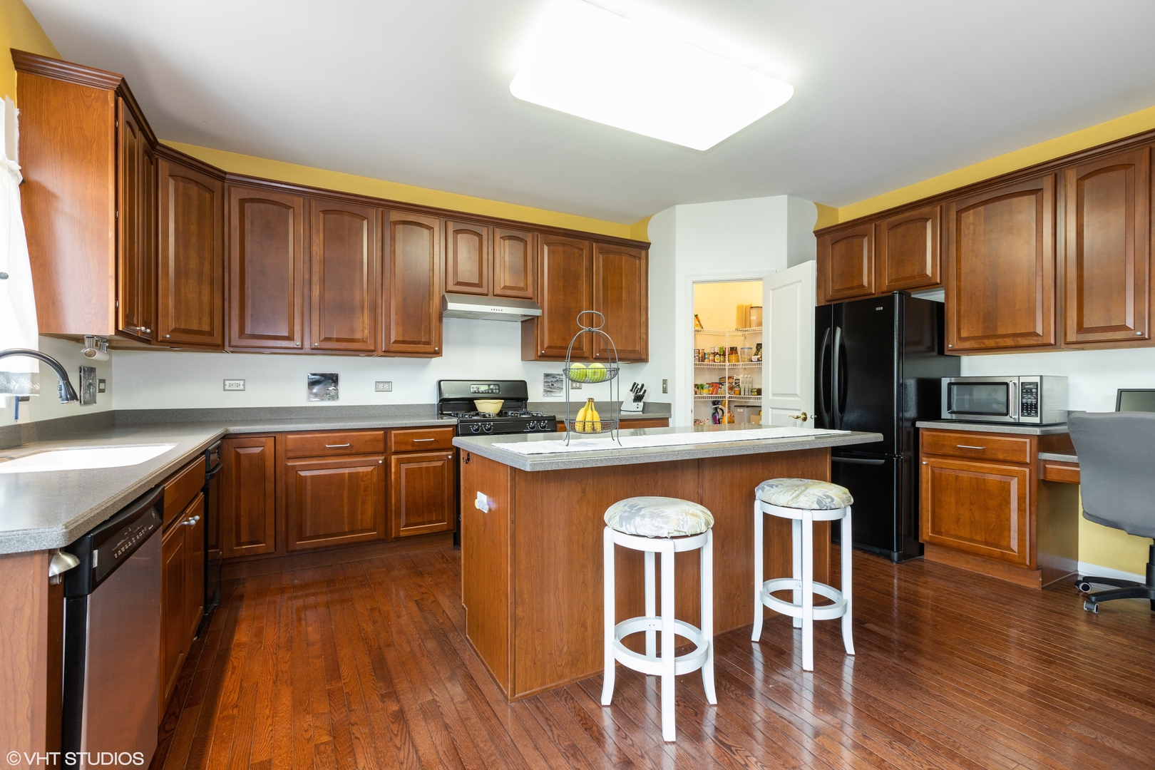 1608 Boulder Ridge Drive Bolingbrook, IL 60490 - Photo 5 of 34 Gallery Image 5