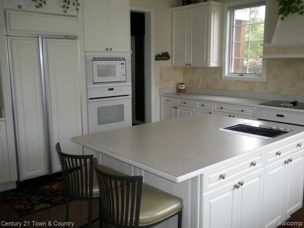 5873 Kingspointe Drive Rochester, MI 48306 - Photo 24 of 66 Kitchen 2.jpg