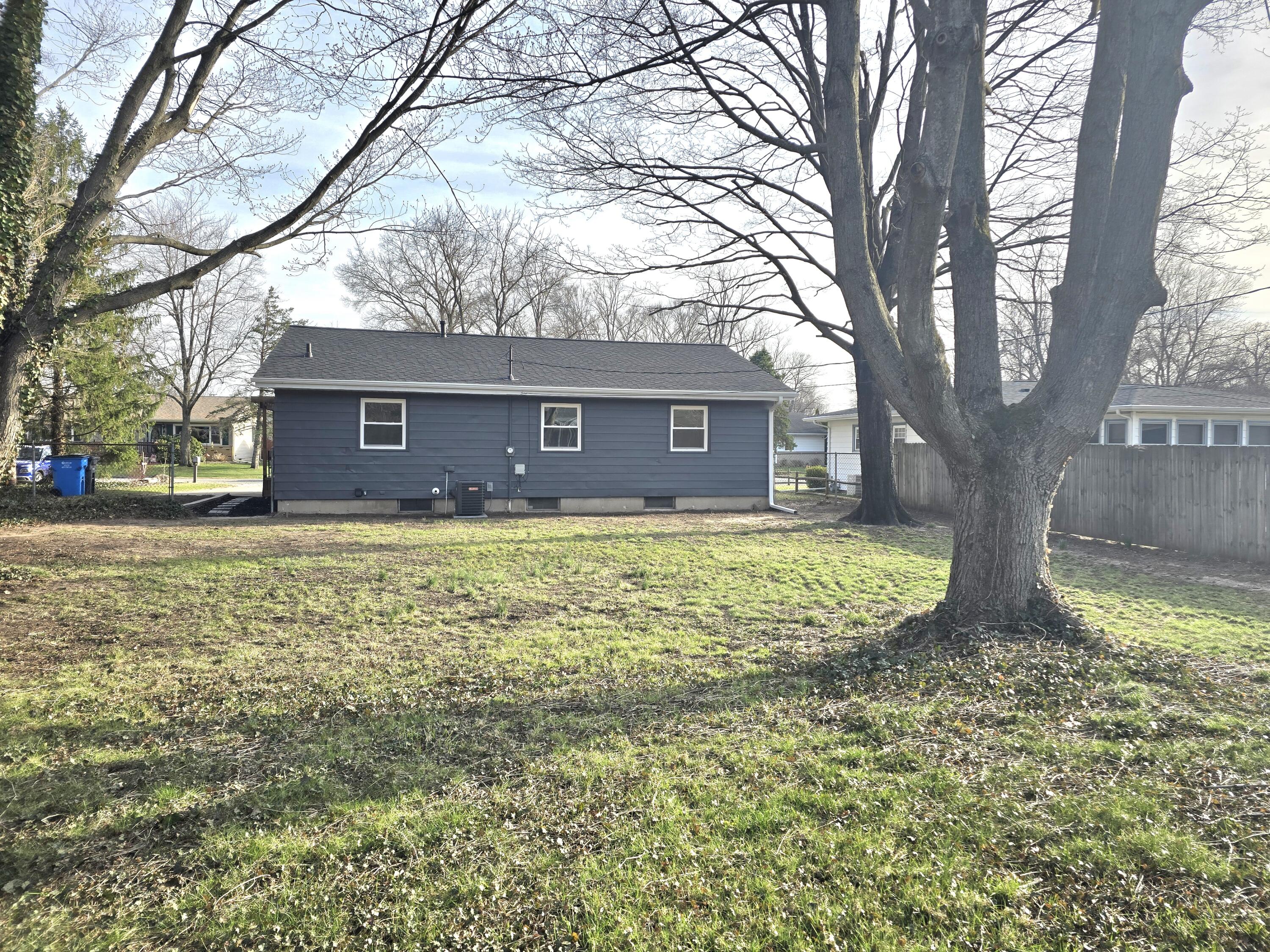 414 Holly Road Michigan City, IN 46360 - Photo 3 of 27 3000x2250