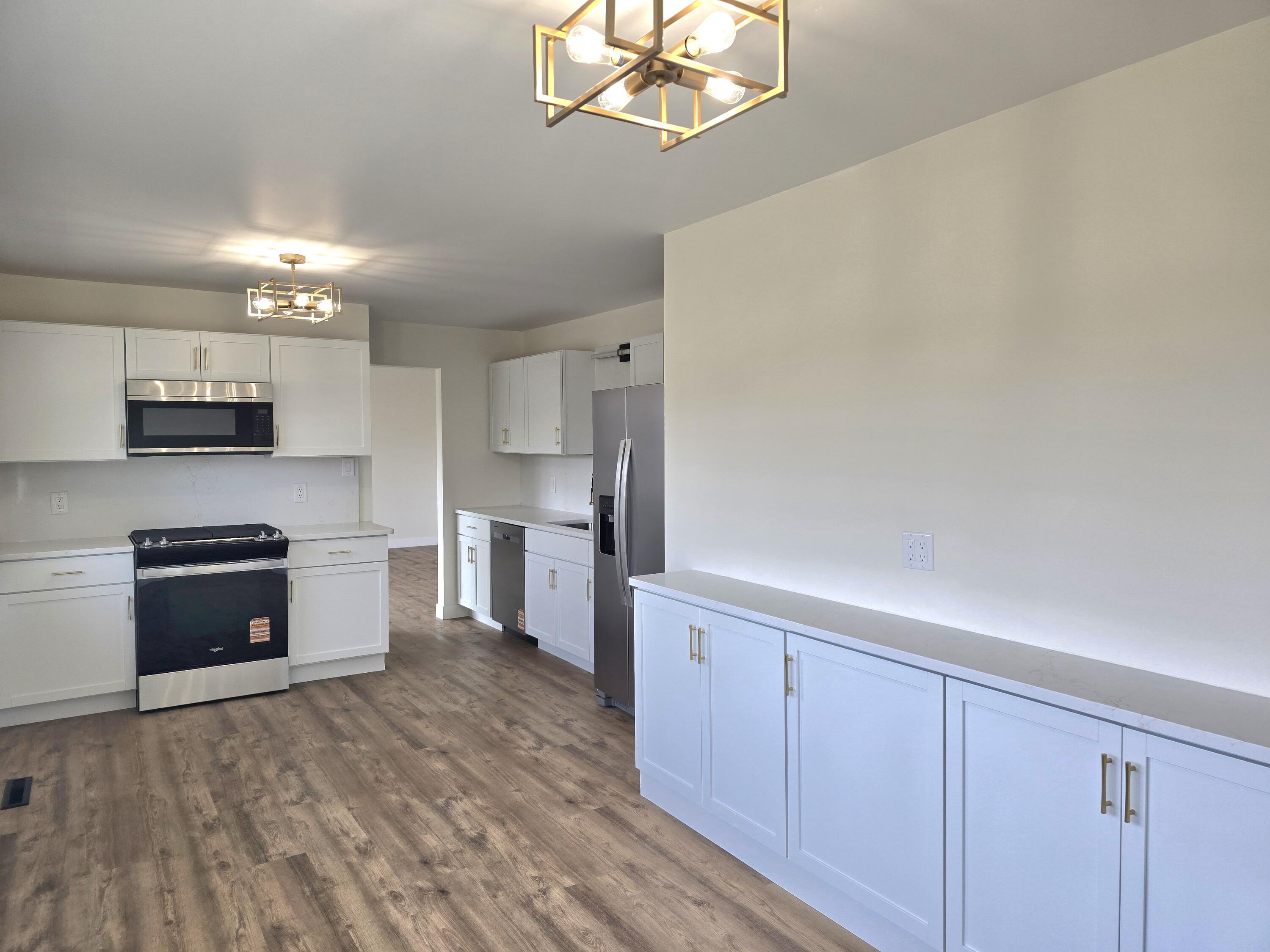 414 Holly Road Michigan City, IN 46360 - Photo 5 of 27 3000x2250