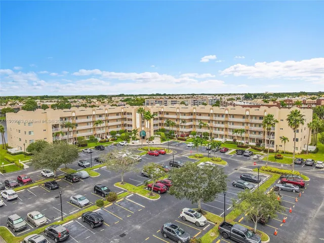 $289,900 | 7647 Southampton Terrace, Unit 403, Tamarac, FL 33321